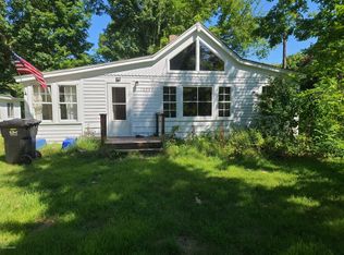 1024 Allegan St, Saugatuck, MI 49453