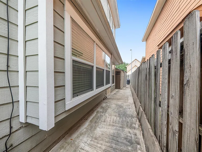 7138 Sun Village Dr — Photo 24
