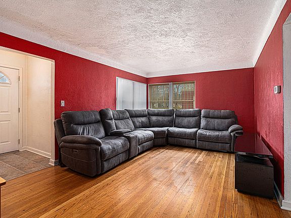 3rd image of 49 Gordon Blvd