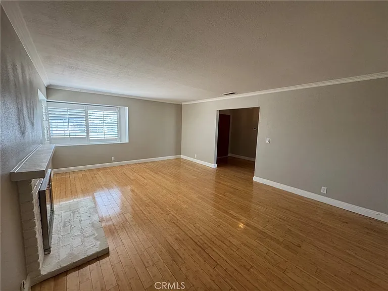 4037 S Ellesford Ave — Photo 6