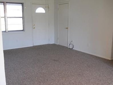 5th image of 719 SW 49th St