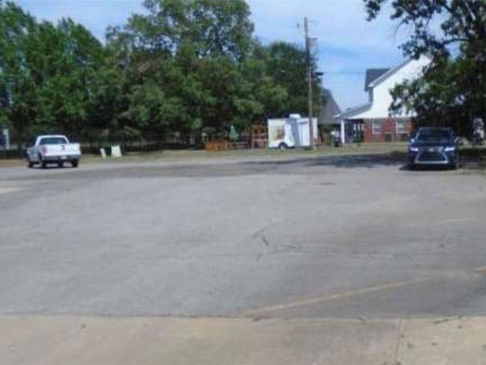 1st image of 1122 N El Paso Ave #1