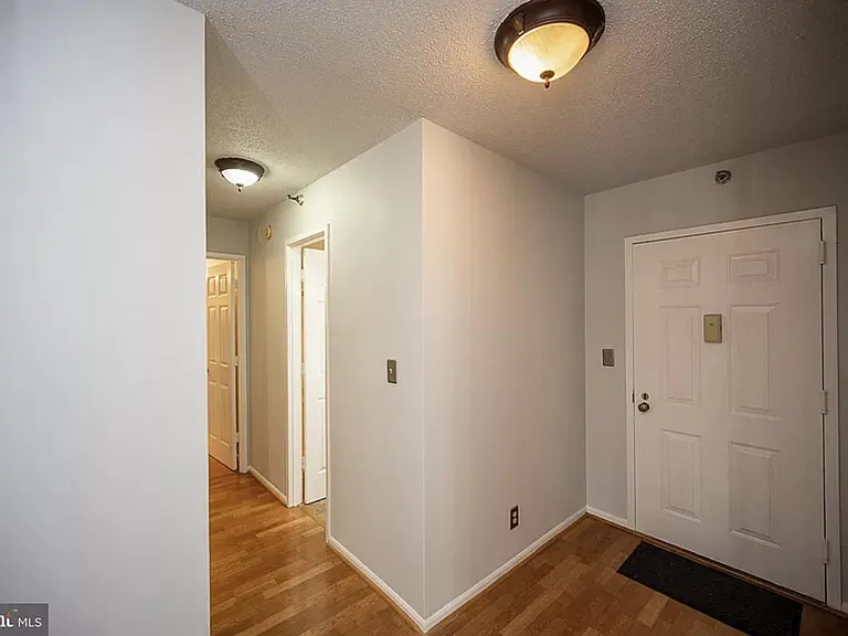 900 N Stafford St #905 — Photo 8
