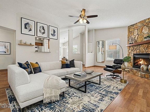 3rd image of 562 JAMES WILSON Circle