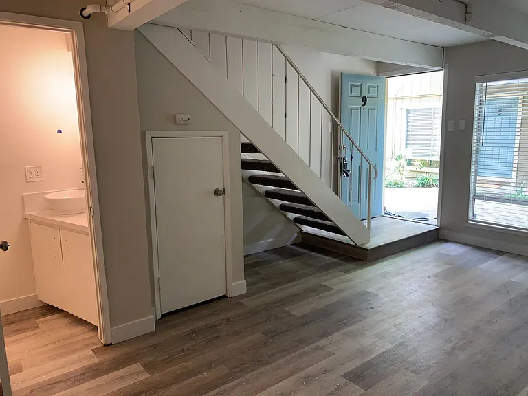 2708 C St #10 — Photo 6