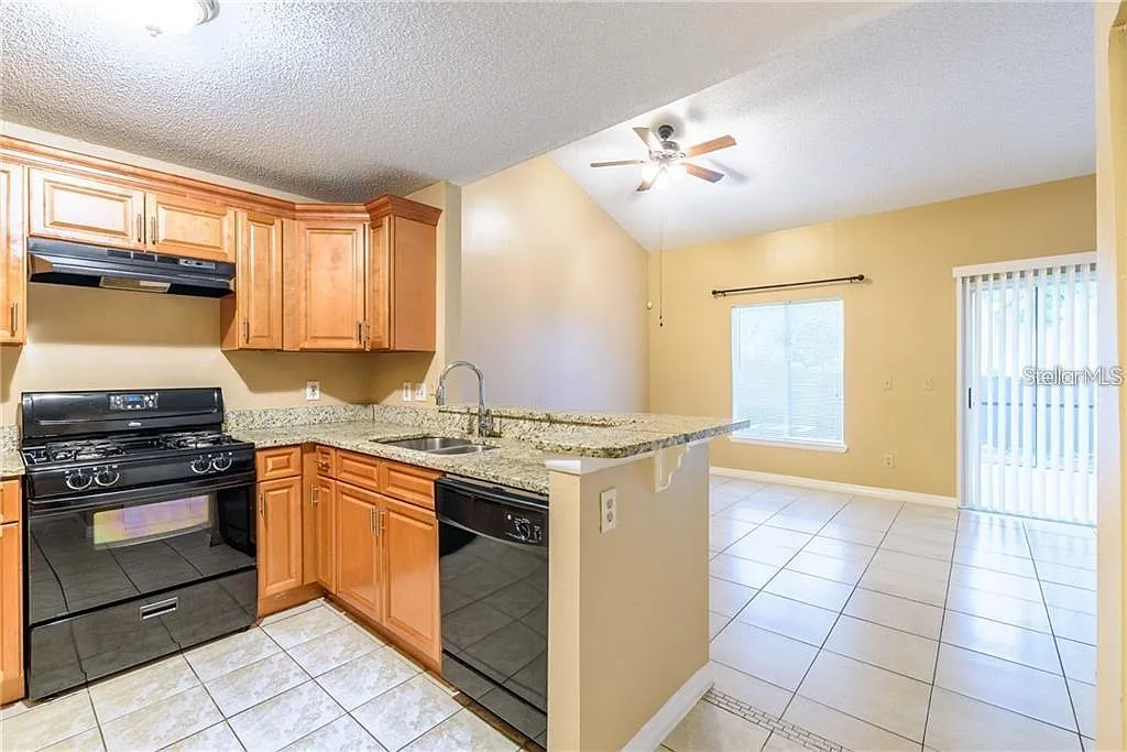 3 bed, 2.0 bath, 1400 sqft, $1,850 — Photo 3