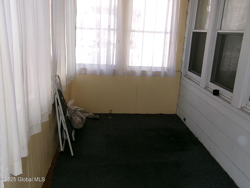 4th image of 573 Ontario Street