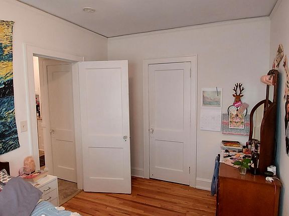 3rd image of 1828 Feronia Ave #204