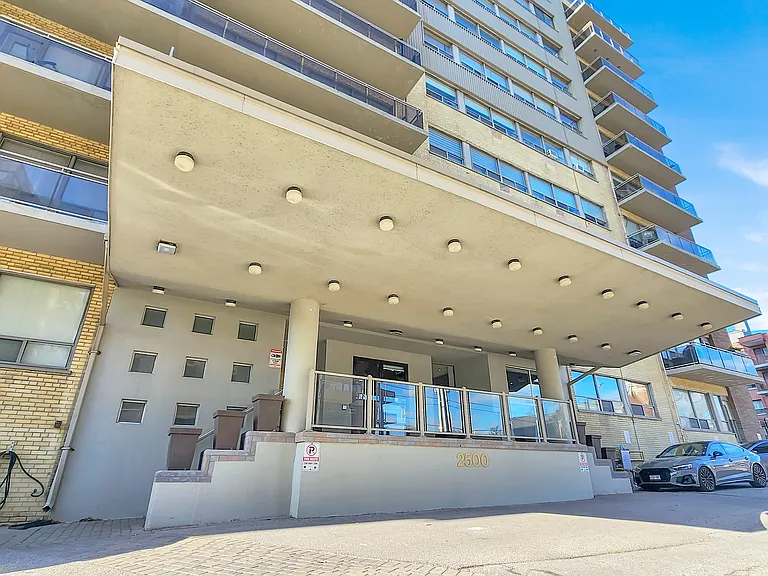 2500 Bathurst St — Photo 39