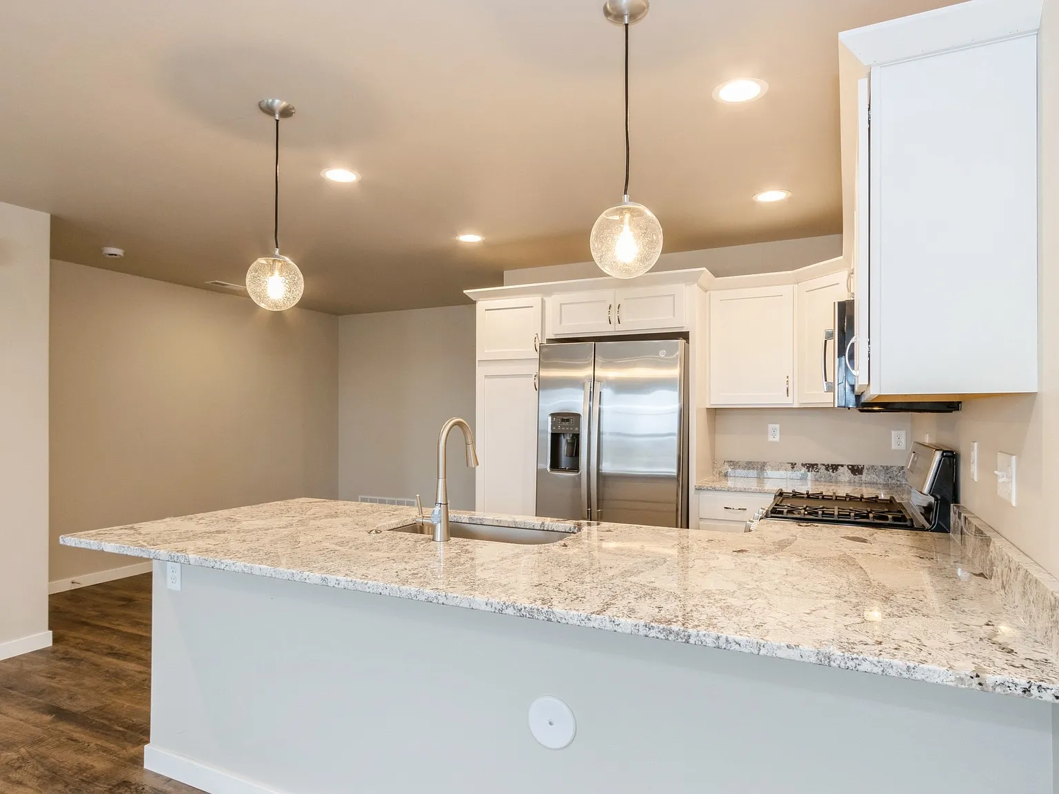 3 bed, 2.5 bath, 1402 sqft, $2,295 — Photo 4