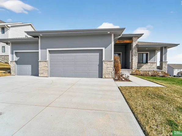 16962 Cora St, Bennington, NE 68007