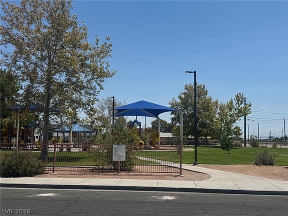 3rd image of 909 Mezpah St