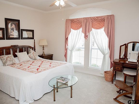 4th image of 131 Saint Andrews Cir