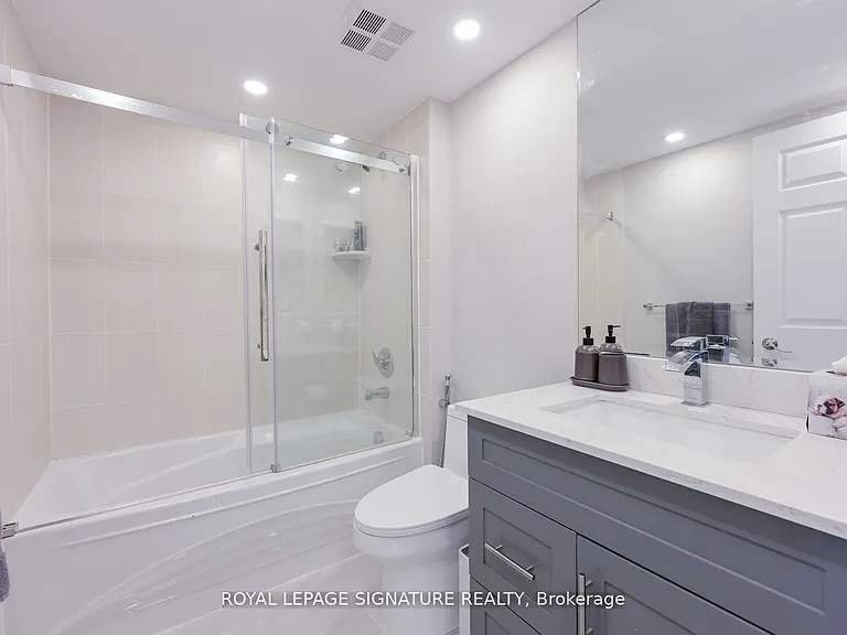 25 Kingsbridge Garden Cir #1126 — Photo 24