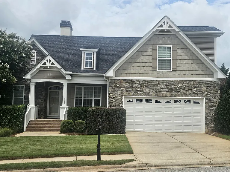 212 Medford Dr — Photo 1