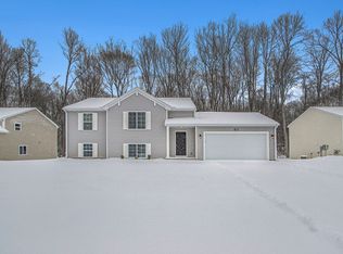 1820 Lakeview Dr, Portage, MI 49002