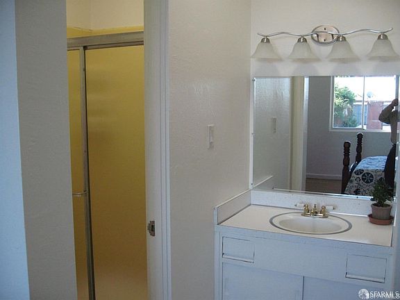 3rd image of 227 Argonaut Ave