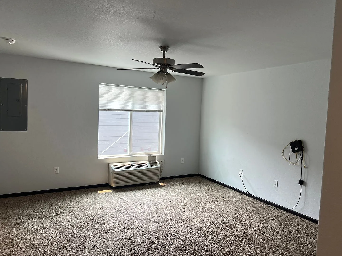 857 Tower Rd — Photo 4
