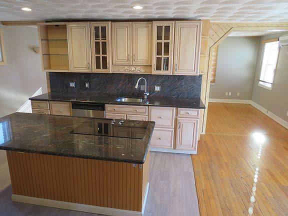 5th image of 445 Atwells Ave #1