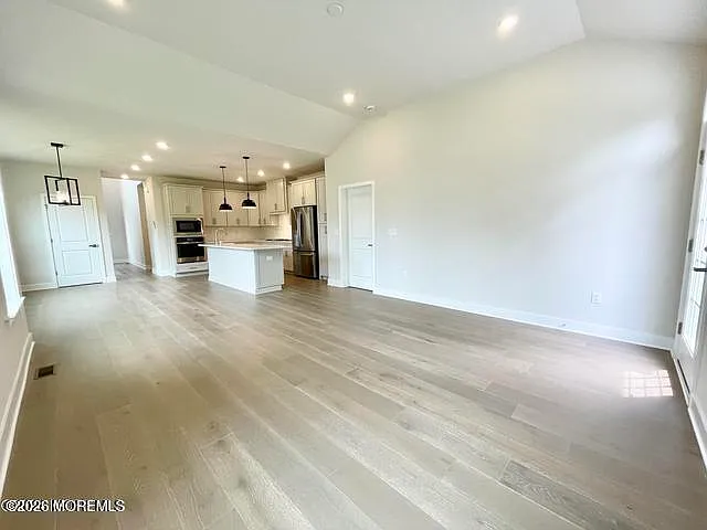 3 bed, 3.5 bath, 2280 sqft, $5,950 — Photo 4