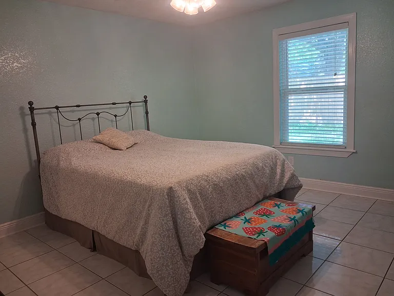 511 Camelia St — Photo 11