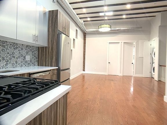 3rd image of 20 Weirfield St #3