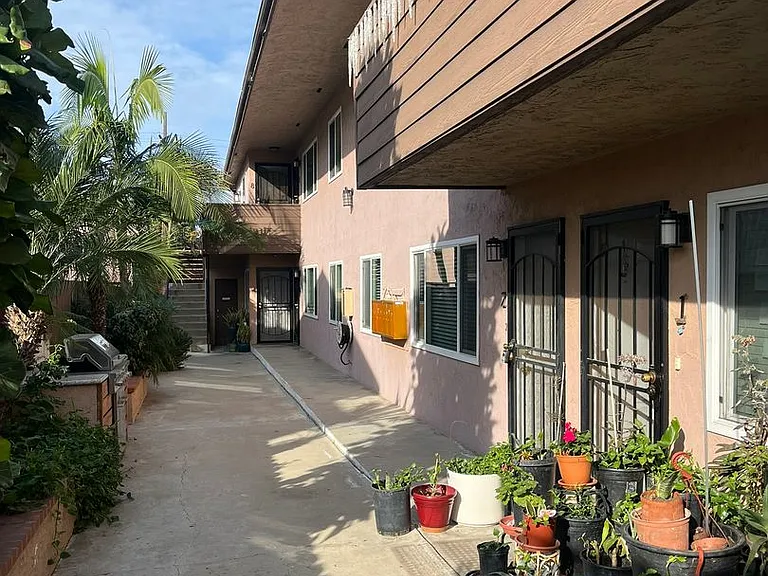 4352 Texas St — Photo 2