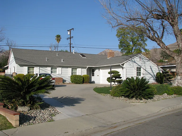 183 W Broadbent Dr — Photo 1