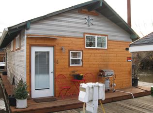 34326 Johnsons Landing Rd #C1, Scappoose, OR 97056