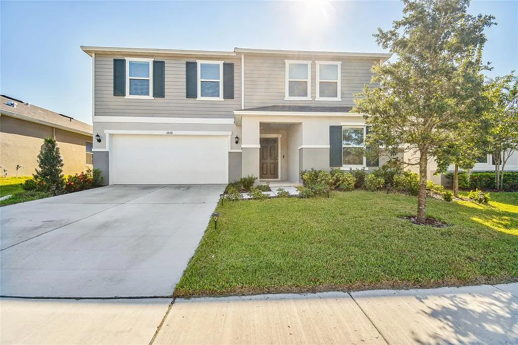 5 bed, 3.0 bath, 2668 sqft, $3,100 — Photo 2