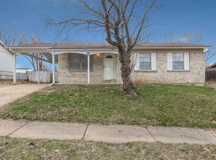 809 Briarbrae Dr, Saint Louis, MO 63138