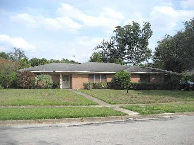 1st image of 216 W Circuit Dr