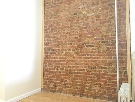 Rented by Bedford Realty USA Corp | media 30