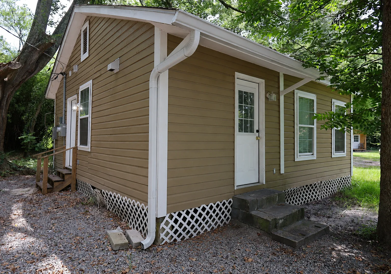 522 1/2 Green Street — Photo 1