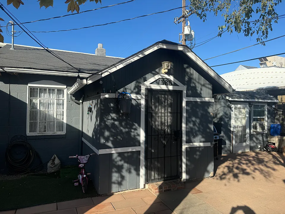 Building Photo 3
