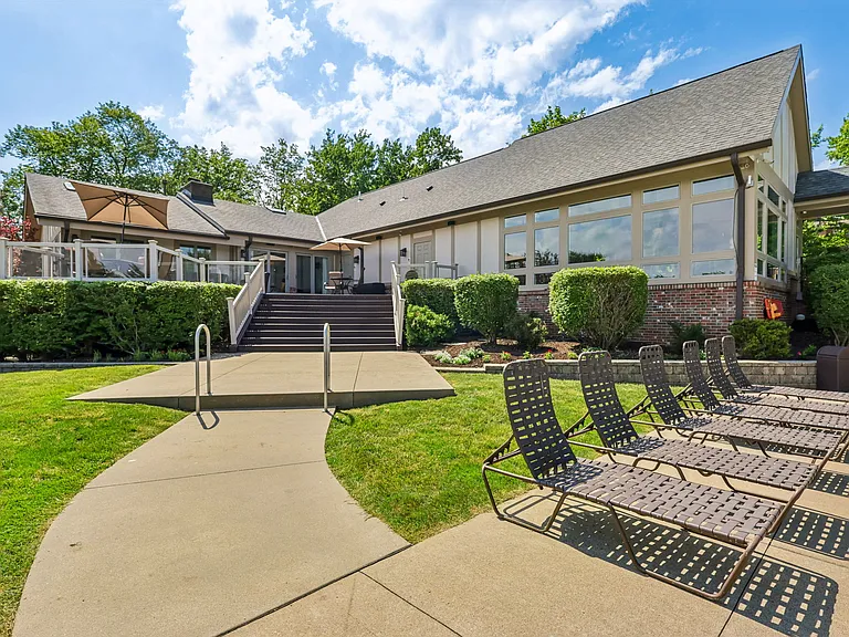 Hickory Hills — Photo 33