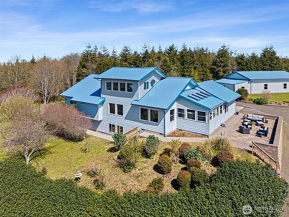 4th image of 24 Jacalyn Lane