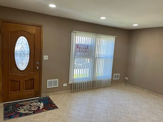 1863 Jamestown Cir #1863 — Photo 4