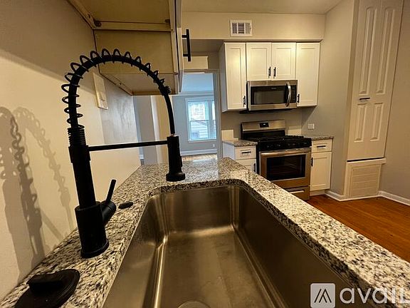 5th image of 2855 W Grace St #2W