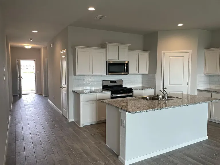 953 Braymer Ln — Photo 6