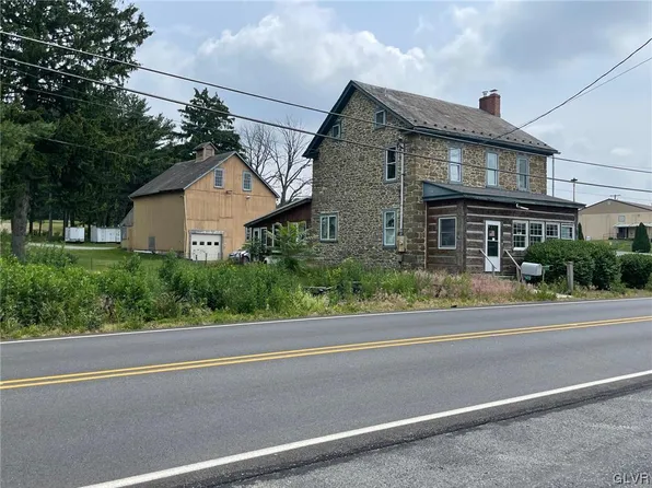 670 Blue Mountain Dr, Walnutport, PA 18088