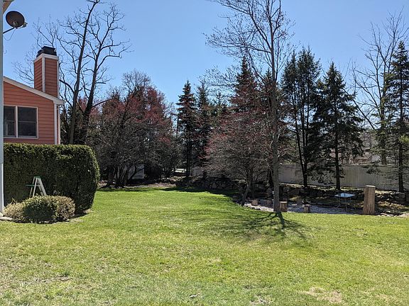 3rd image of 4 Sunrise Ln