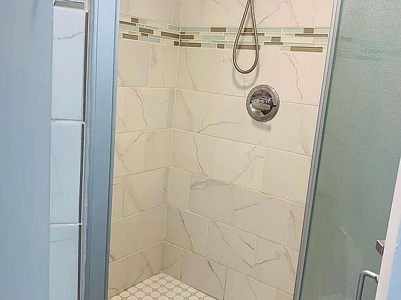 4th image of 240 Rolling Hills Pl