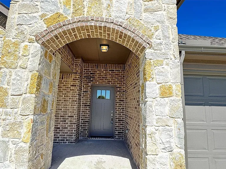 806 Greyson Ln — Photo 20