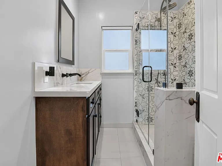 9001 Lloyd Pl — Photo 23