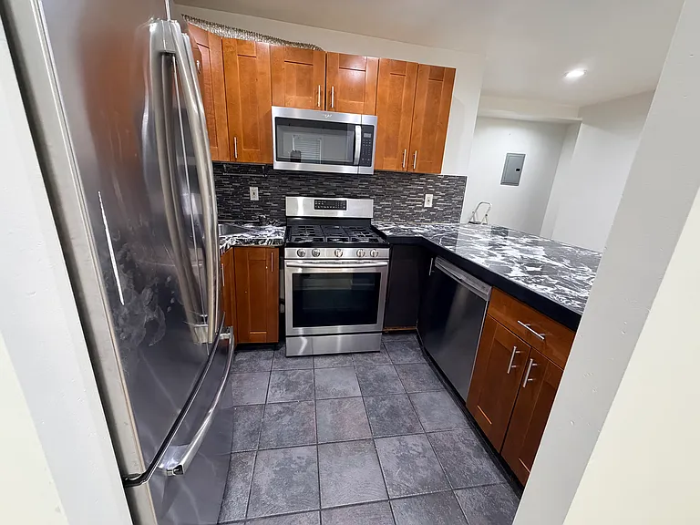 165 Mac Arthur Ave — Photo 2