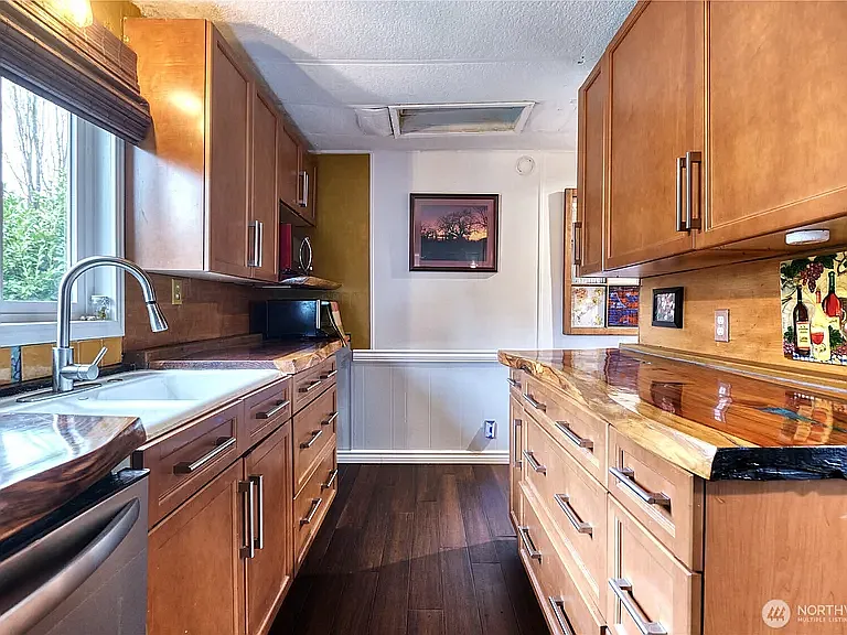 1555 Panorama Dr — Photo 1