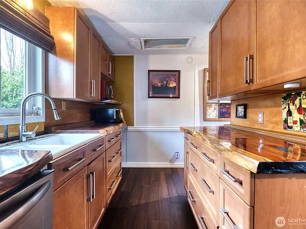 1555 Panorama Dr, Point Roberts, WA 98281