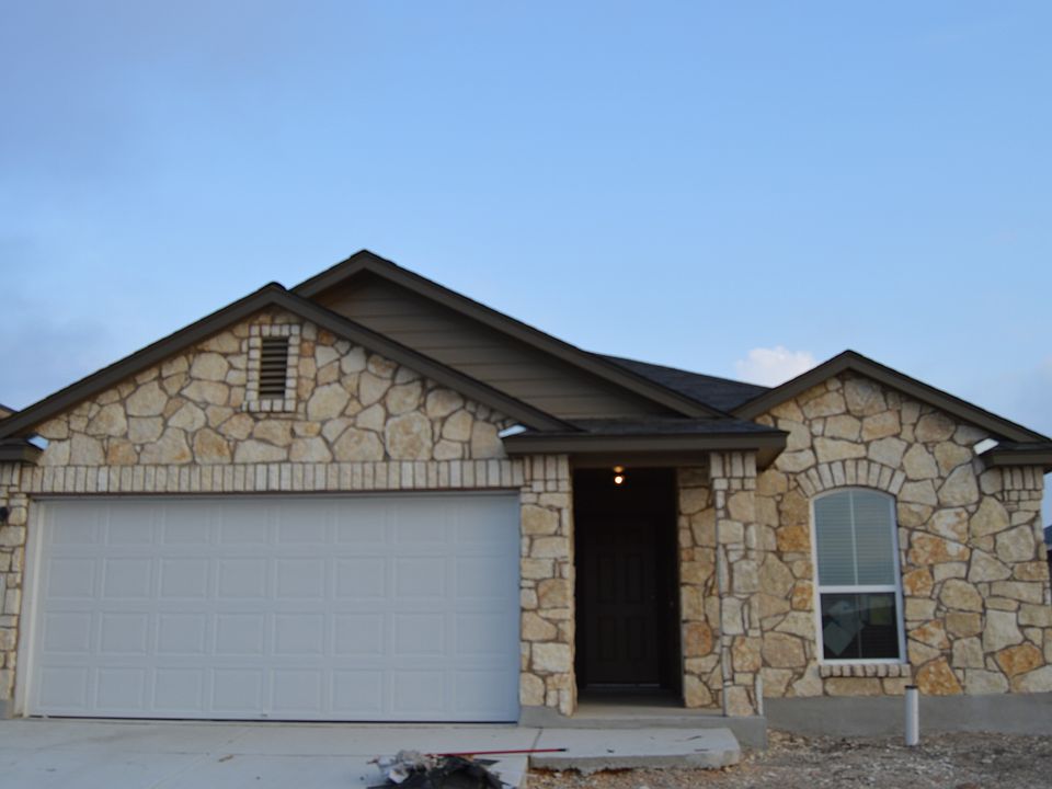 1st image of 848 Foxfire Dr