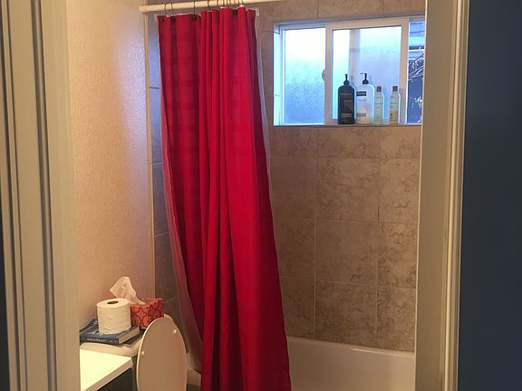 Second/guest bathroom